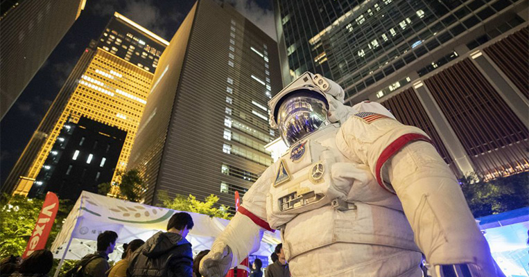 日本橋が今年も宇宙に染まる!!