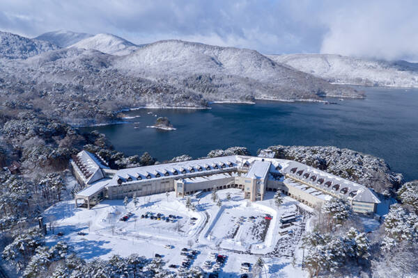 【裏磐梯レイクリゾート 迎賓館 猫魔離宮】福島県耶麻郡<br>磐梯山、檜原湖を望む絶好のロケーション!!